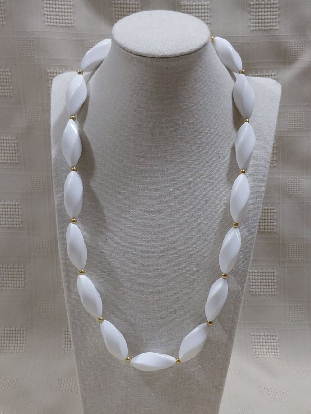 Vintage Trifari White Beaded Necklace With Gold Accents Beads 22"